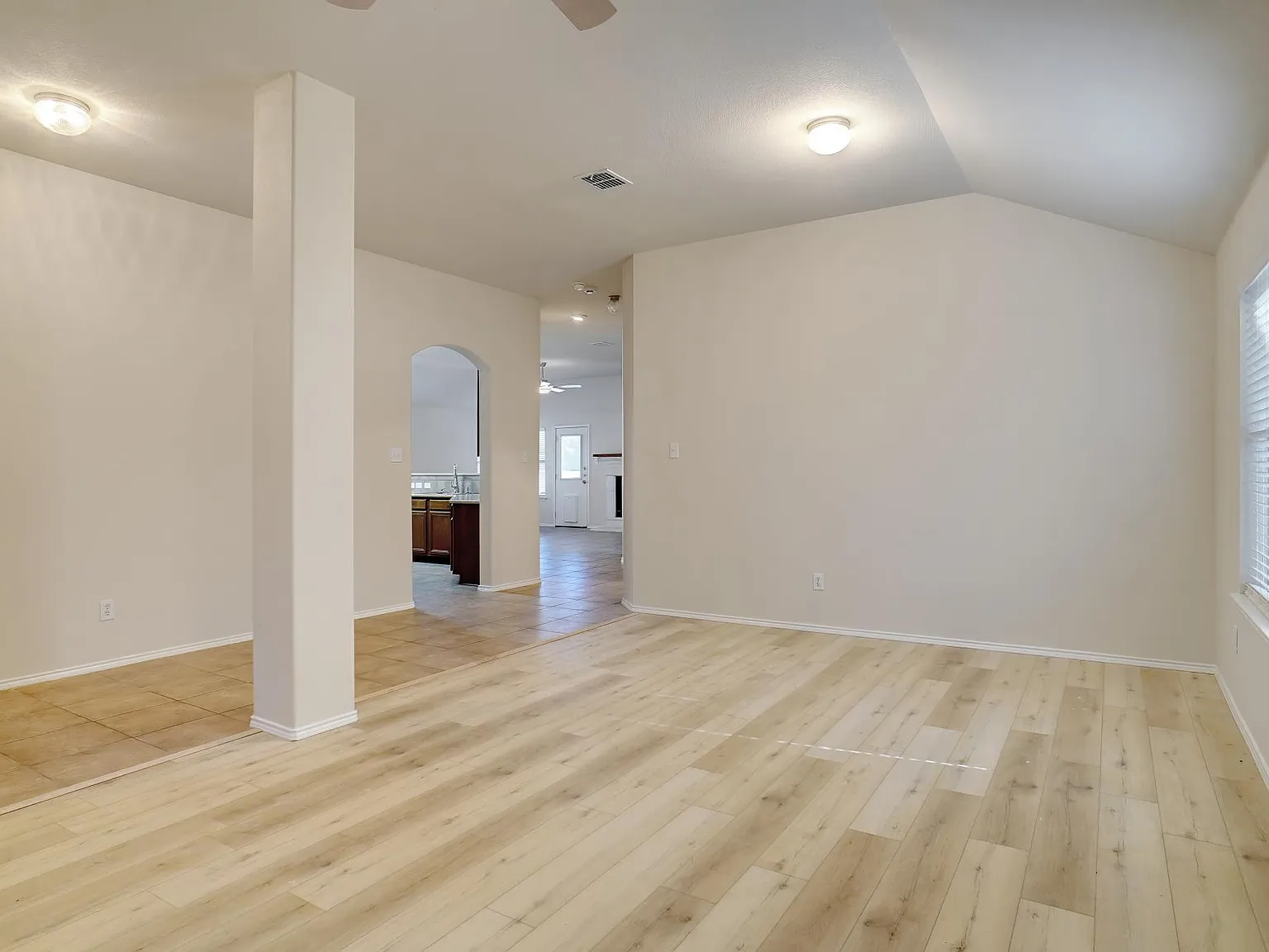 3 bed, 1906 sqft, $2,550 — Photo 4