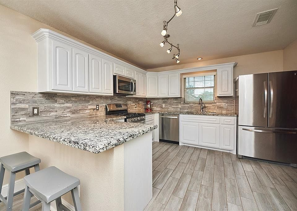1st image of 315 Green Isle Ave