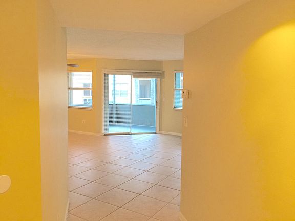 4th image of 2617 SE 20th Ct #101-B