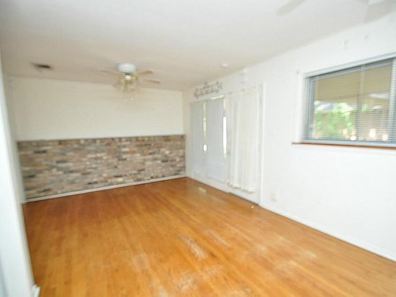 4th image of 1401 Wisterwood Dr