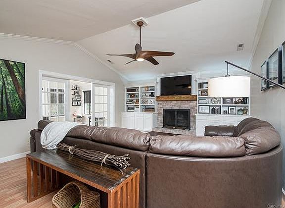 2nd image of 8303 Braeside Ct
