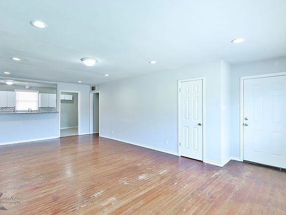 4th image of 934 S Pioneer Dr