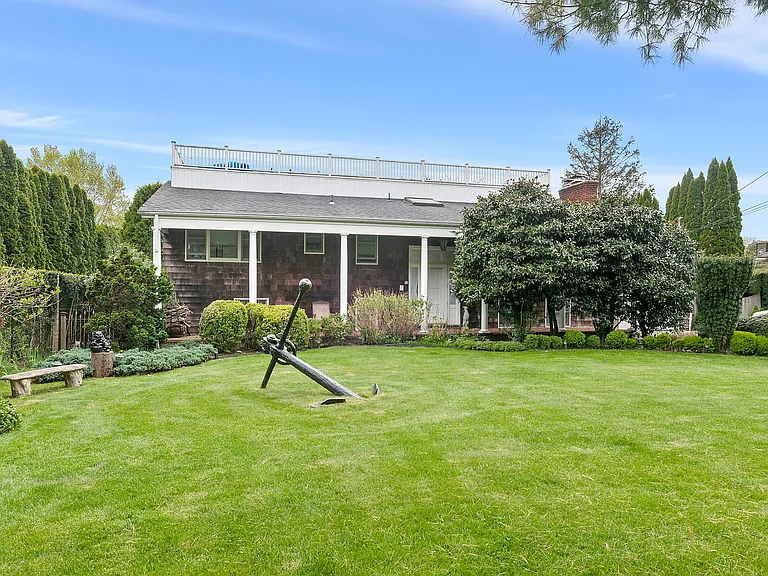 94 Meetinghouse Ln — Photo 2