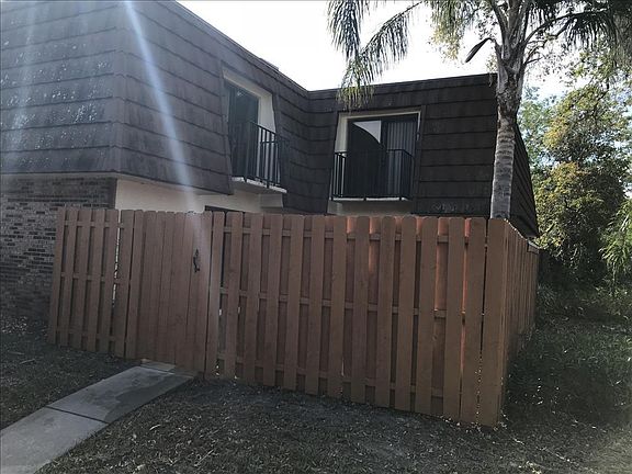 3rd image of 1448 Park Shore Cir APT 3