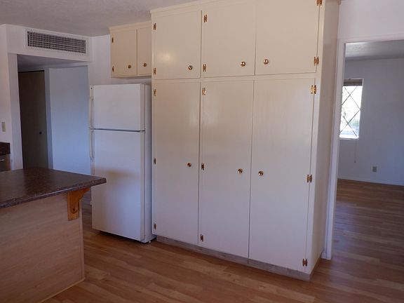 4th image of 219 E Papago Dr