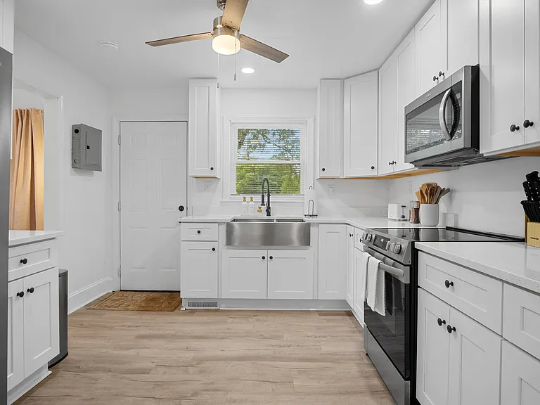 2020 Eastway Dr — Photo 15