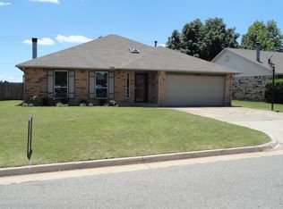 11640 SW 7th St, Yukon, OK 73099