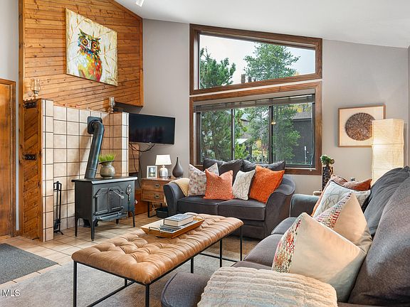 4th image of 843 Badger Lane #C
