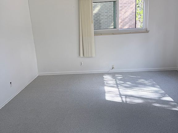 4th image of 1828 Fremont Ave #2