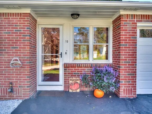 4th image of 10 Brown Dr