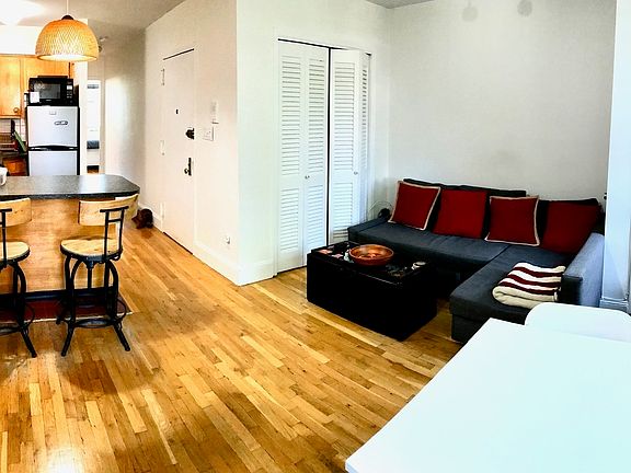 2nd image of 479 Pacific St #4