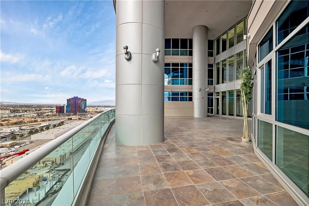 2 bed, 2.0 bath, 1632 sqft, $4,600 — Photo 2