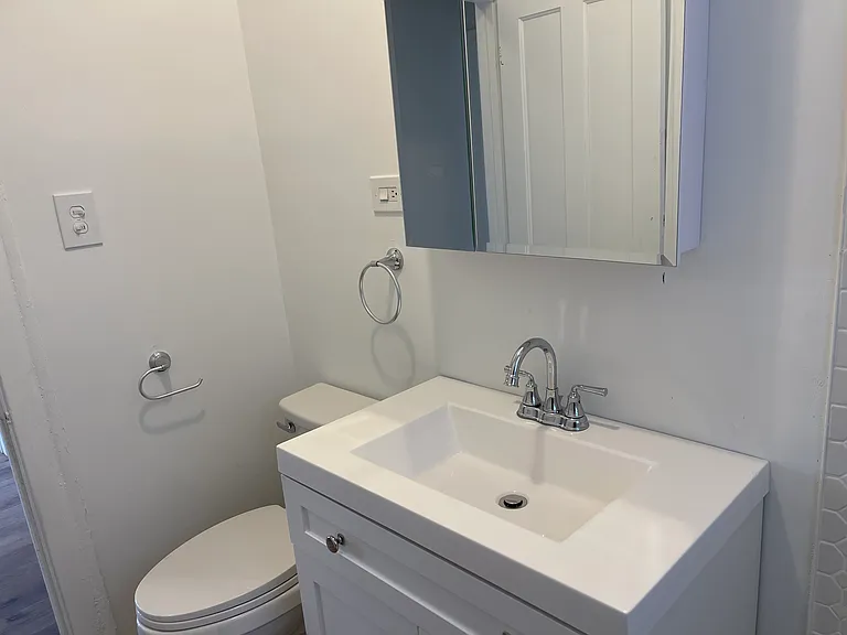 2714 W Ainslie St #2 — Photo 4