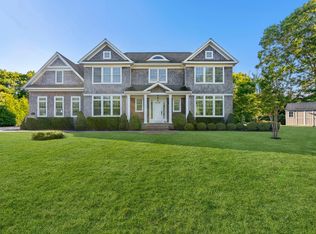 106 W Tiana Rd, Hampton Bays, NY 11946