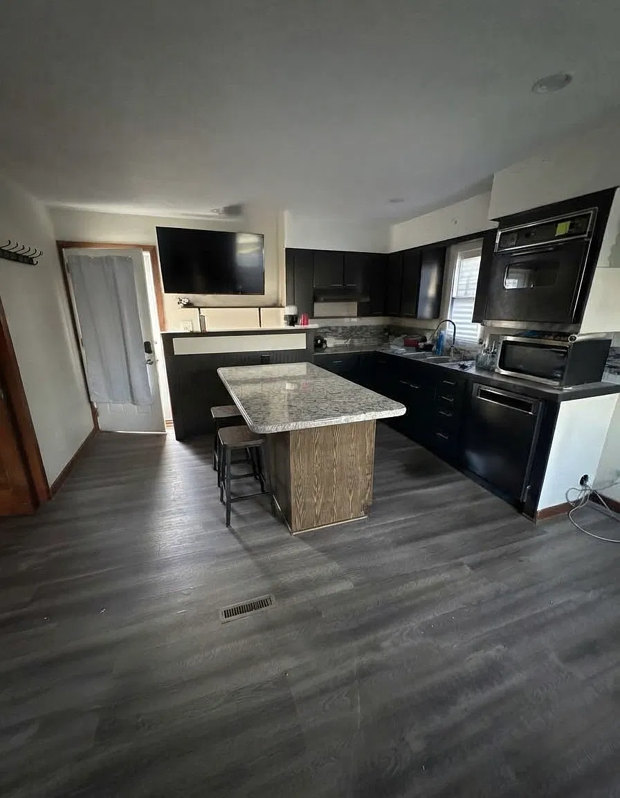 3 bed, 1140 sqft, $1,700 — Photo 2
