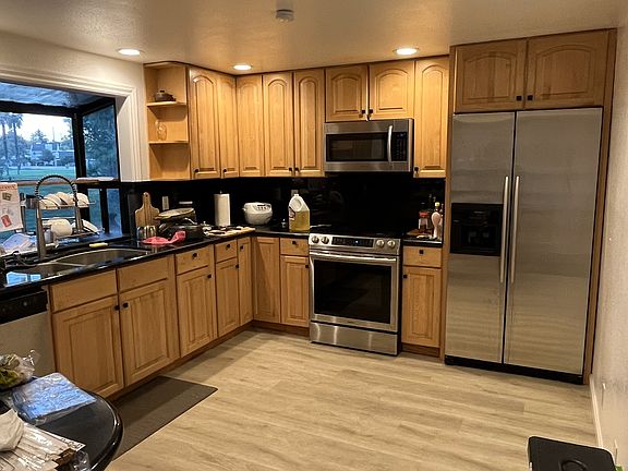 5th image of 550 Los Olivos Dr