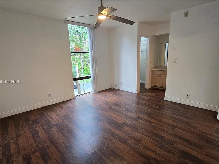 2810 SW 87th Ave #910 — Photo 14