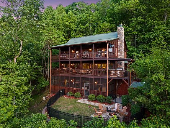 2nd image of 115 Mountain High Dr