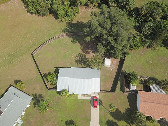 4th image of 1717 SE Vesthaven Ct