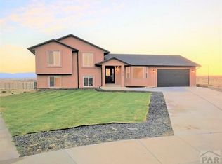 2414 Meadowlark Ln, Pueblo, CO 81008