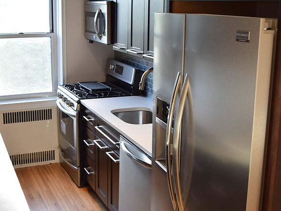 3rd image of 60 Plaza Street East #6F