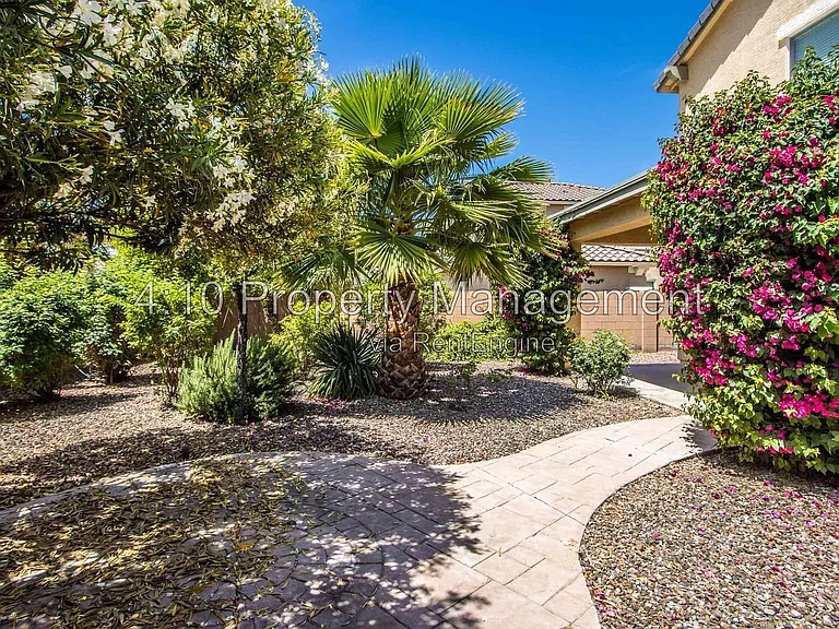 951 E Bellerive Pl — Photo 30