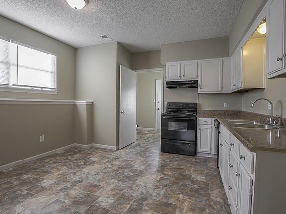 3rd image of 700 NE Ball Dr