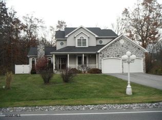 198 Godfrey Ln, Hollidaysburg, PA 16648