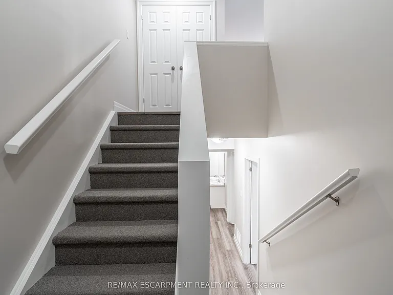 38 Viewpoint Ave #2 — Photo 6