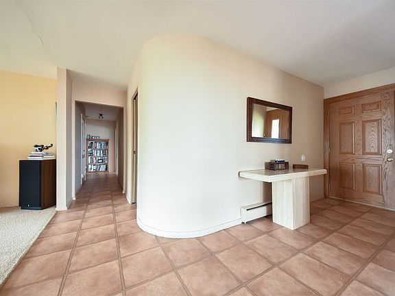 3rd image of 624 Oakwood Ct