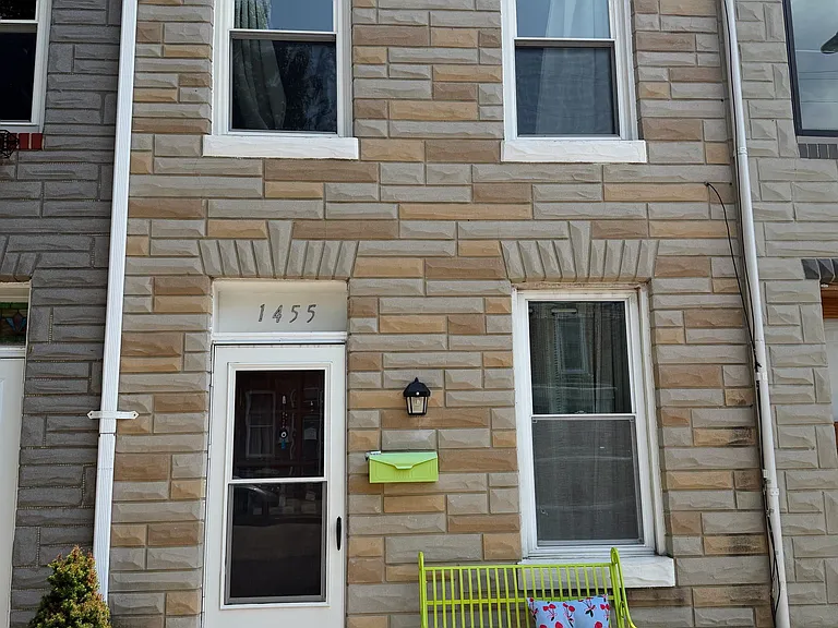 1455 Hull St — Photo 1