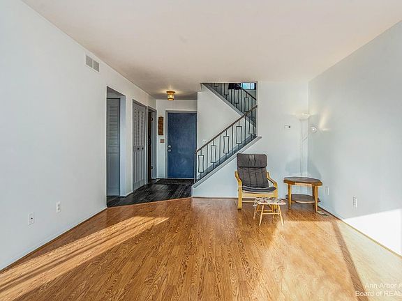 5th image of 8382 Lakeview Dr