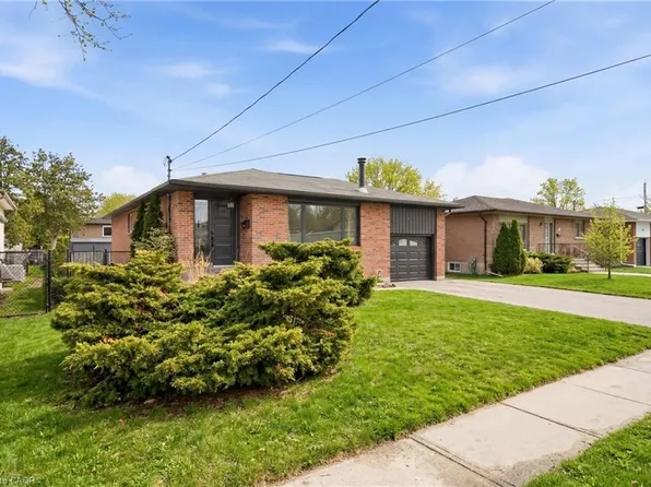 777 Hillcrest Rd, Pickering, ON L1W 2P5