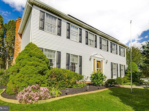 3rd image of 1000 Bogart Cir