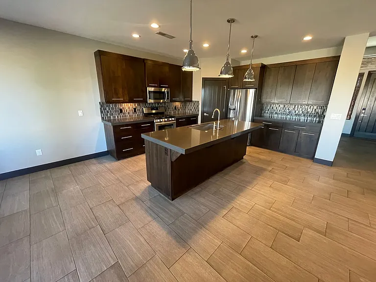 2676 S 3030 E — Photo 11