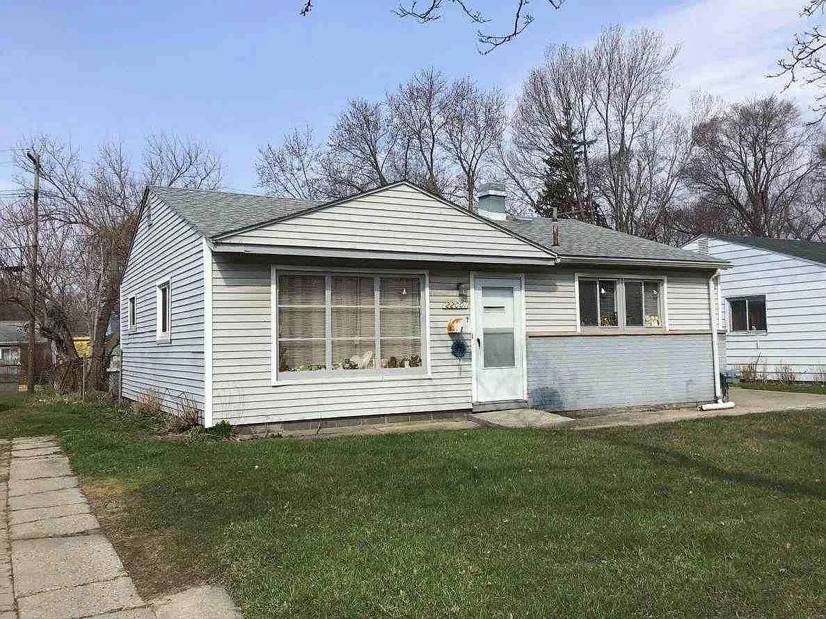 22001 Fern Ave — Photo 2