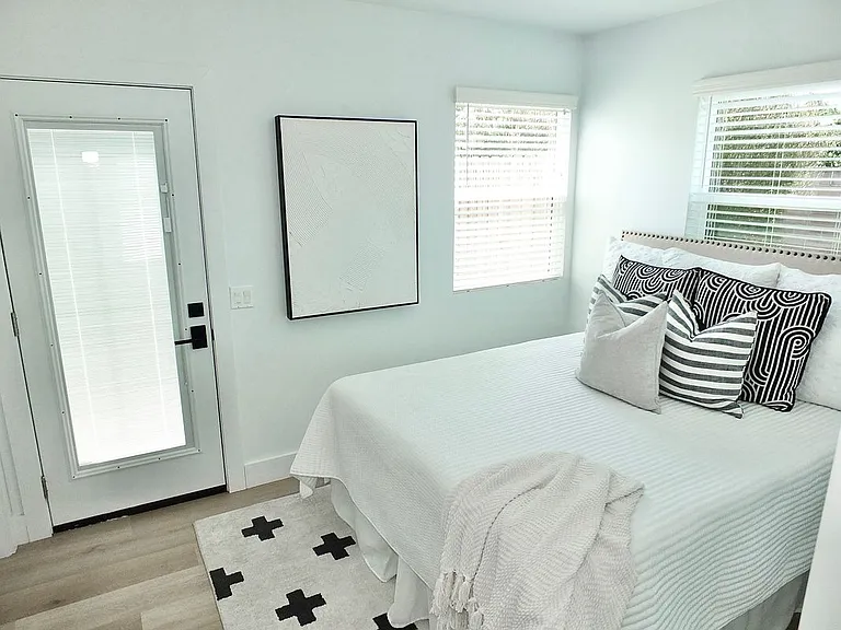 5972 Coke Ave — Photo 5