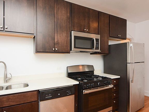 4th image of 2946 N Albany Ave #W4