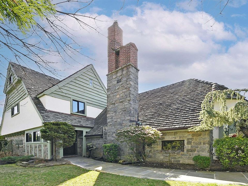 1st image of 2 Merillon Avenue