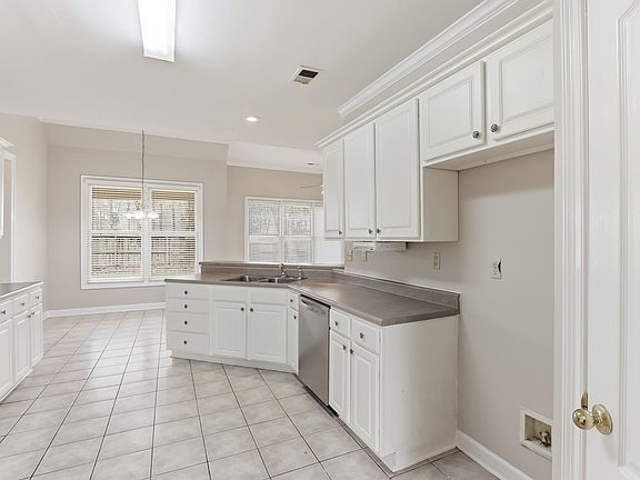 5th image of 219 Northcross Pl W