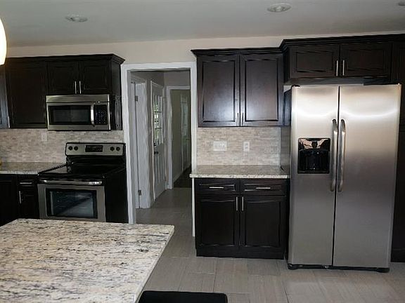 5th image of 107 Forest Ave