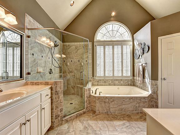 5th image of 5384 Chaversham Ln