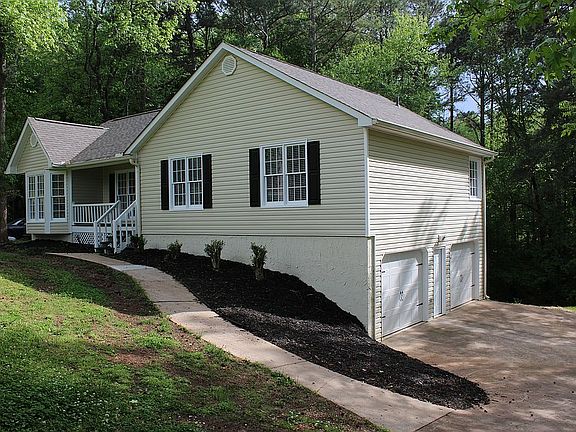 2nd image of 137 Shefield Pl