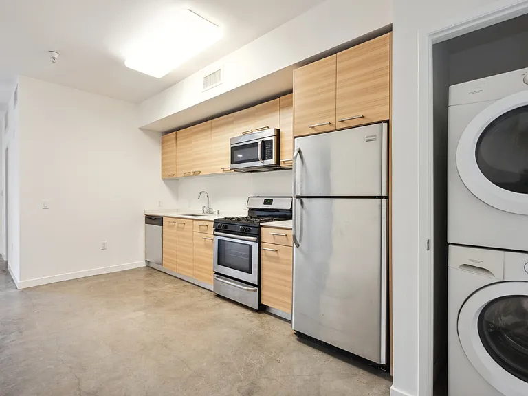 3993 Inglewood Blvd #6 — Photo 2