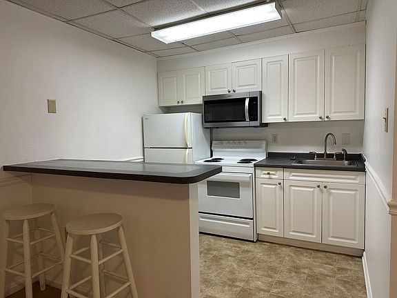 3rd image of 418 N Loudoun St #9