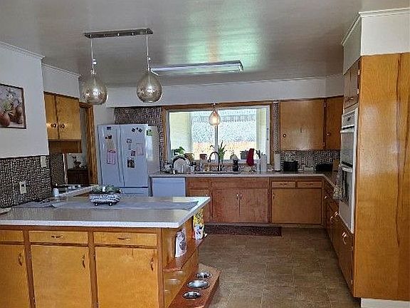 3rd image of 606 S Arizona St