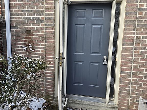 FRONTAL MAIN ENTRANCE