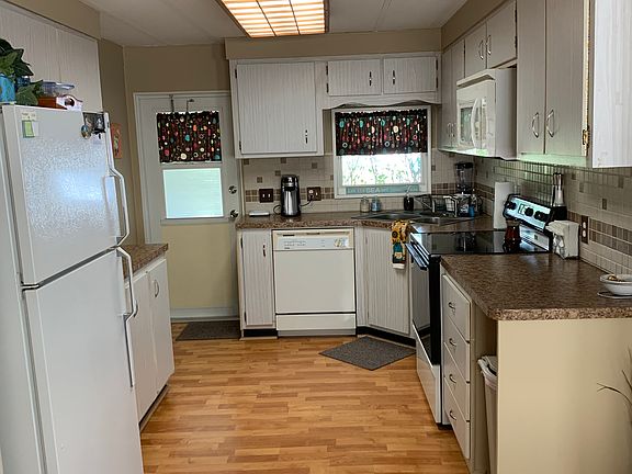 5th image of 8889 Castle Dr