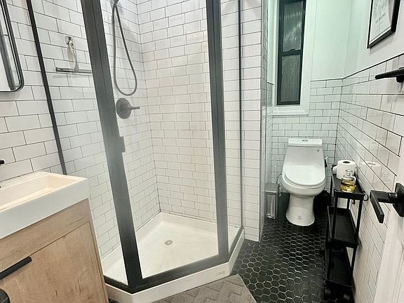 3rd image of 2371 Arthur Ave #5