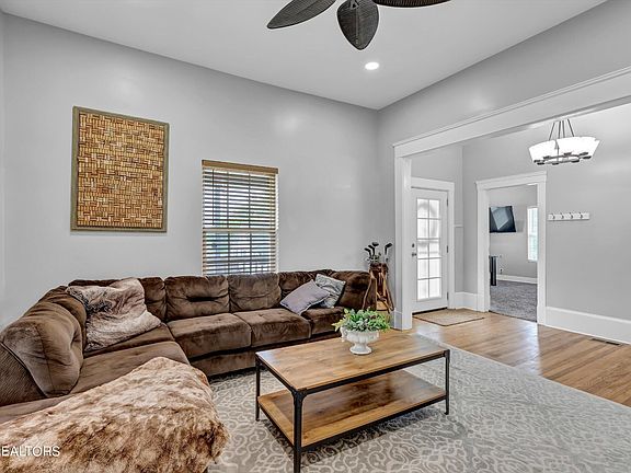 4th image of 429 Hiawassee Ave